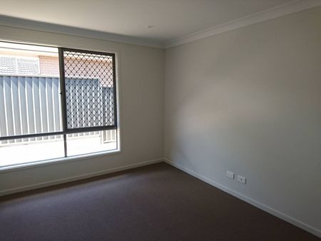 4 BEDROOM HOME IN QUIET CUL-DE-SAC - Photo 2