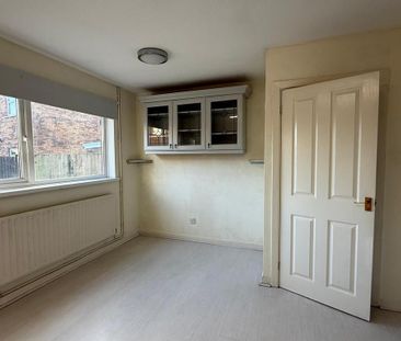 3 bedroom end of terrace house to rent - Photo 2