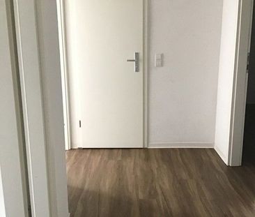 Schöne 2-Zimmer-Wohnung mit Ausblick ins Grüne und großem Balkon! - Photo 1