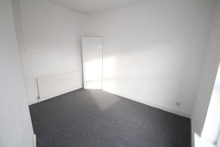 2 bedroom end of terrace house to rent - Photo 4