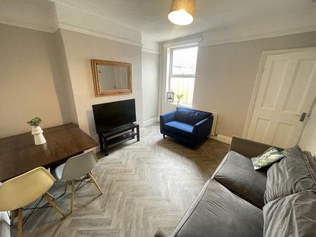4 bedroom terraced house to rent - Photo 2