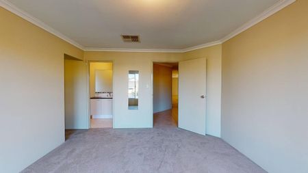 Spacious Family Home in Brighton - Photo 2