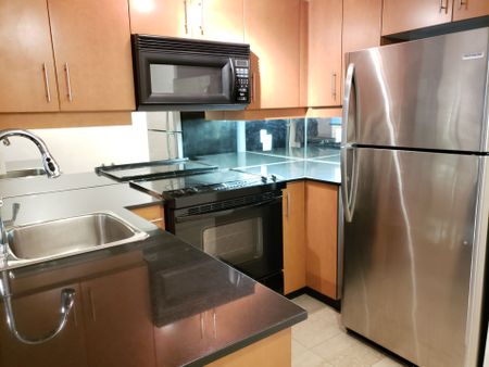 For Lease - 300 Bloor Street Unit# 912, Toronto, Ontario - Photo 2