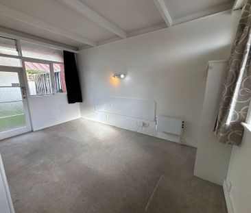 Charming Studio Unit w/Garden - Photo 3