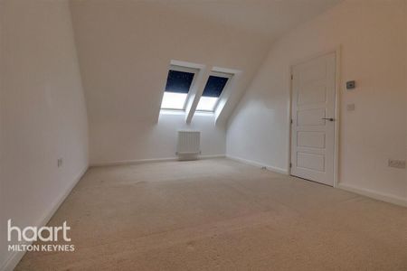 4 bedroom semi-detached house to rent - Photo 2