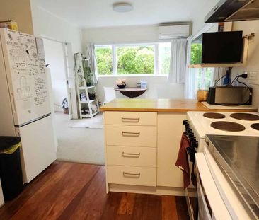 4 Bedroom Flat - Whiteware included - 2 Showers - Photo 3