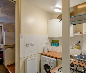 Studio to rent - Photo 6