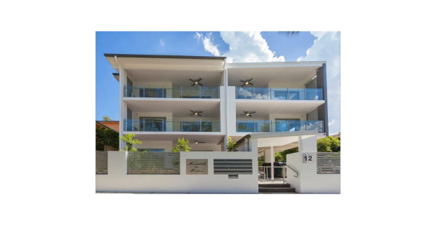 Modern, comfortable, and conveniently located, this spacious apartment offers a relaxed lifestyle close to everything. - Photo 1