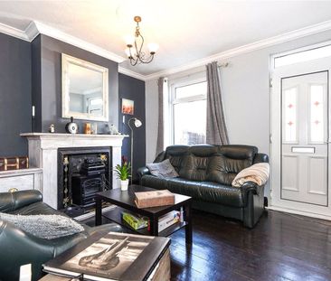 3 bedroom House in Hill Street, Reading - Photo 1