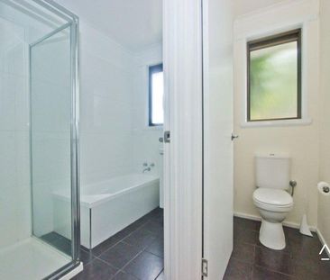 Spacious & Comfortable 3-Bedroom Home in Quiet Location - Photo 3