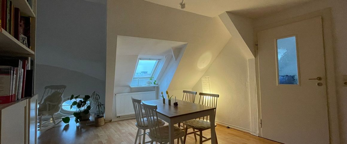 Charmante Dachgeschosswohnung in der Gütersloher Innenstadt - Photo 1