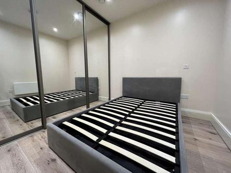 Mondial Way, Hayes, UB3 - Photo 3