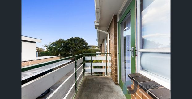 Modern Two Bedroom Apartment - Photo 1