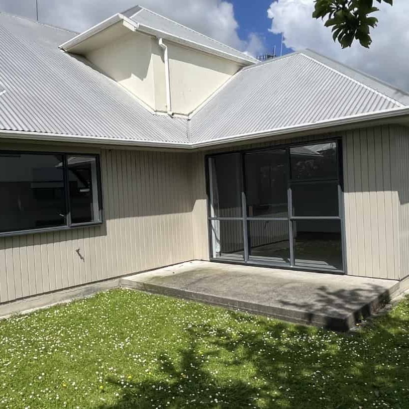Student Rental - Six Bedrooms - Centrally Located - Photo 1