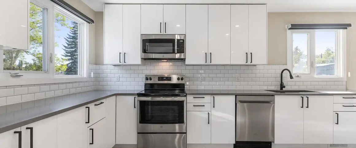 3 Bedrooms Main Floor + Utilities INCLUDED — 3 Bedrooms Main Floor - Photo 1