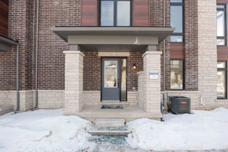 For Lease - 43 Griffith Street, Aurora, Ontario - Photo 3