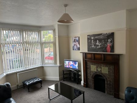 5 Bed Student Accommodation - Photo 3