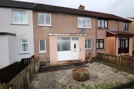 4 bedroom semi-detached house to rent - Photo 2