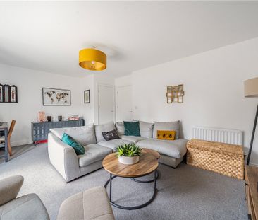 Recently built 3 bedroom, 2 bathroom semi-detached house with garde... - Photo 1