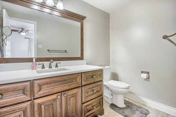 For Lease - 256 Ross Lane, Oakville, Ontario - Photo 1