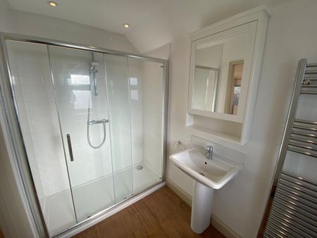 4 bedroom detached house to rent - Photo 5