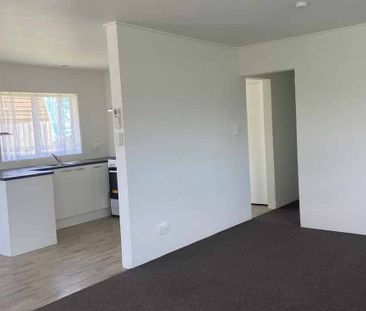 Lovely Brick and Tile Home -3 minutes walk to town - Photo 3