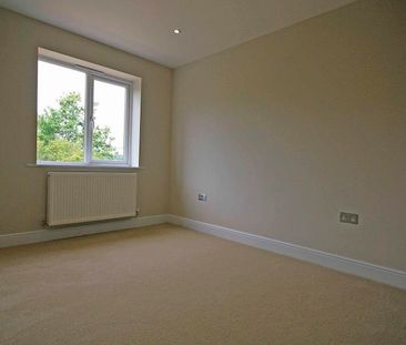 Woodham Lane, New Haw, Surrey, KT15 - Photo 5