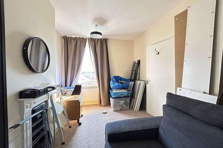Town Centre, Basingstoke, RG21 - Photo 4