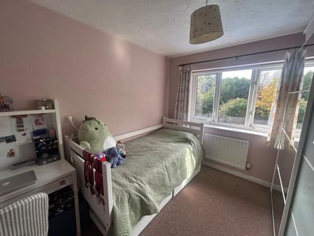 Gatley Drive, Guildford, Surrey, GU4 - Photo 5