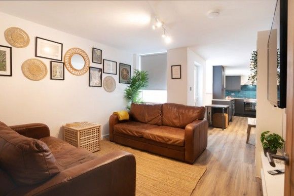 6 Bed, 3 Bath Available Sept 24! - Photo 1