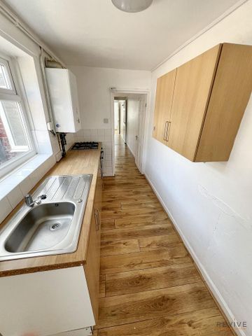 2 bedroom terraced house to rent - Photo 2