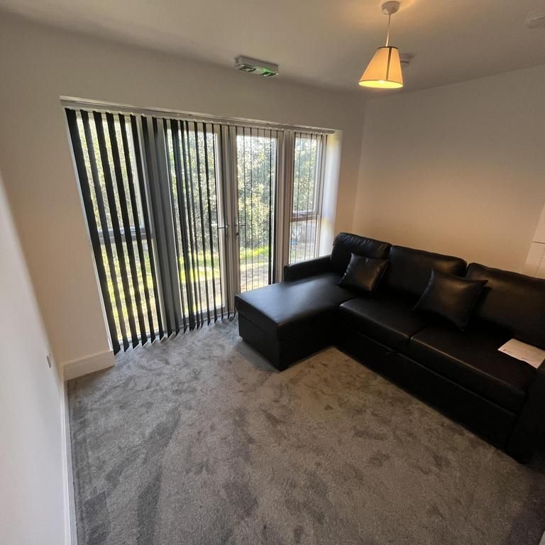 4 bedroom semi-detached house to rent - Photo 1