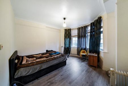 5 bedroom semi-detached house to rent - Photo 3