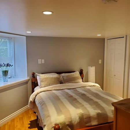 Two Bedroom Fully Furnished Basement Suite - Photo 4