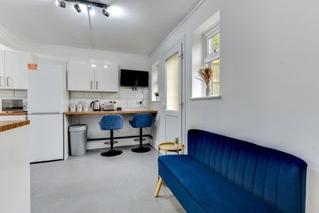 Room in a Shared House, The Crestway, BN1 - Photo 5