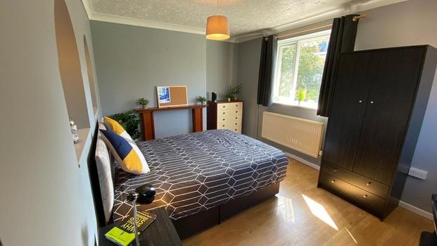 3 bedroom flat to rent - Photo 1