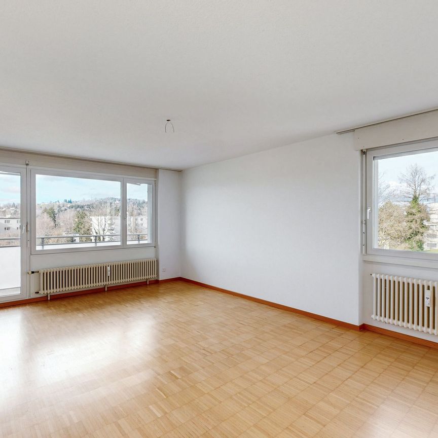 Their new home in the east of the city - Photo 1