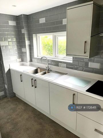 1 bedroom semi-detached house to rent - Photo 5