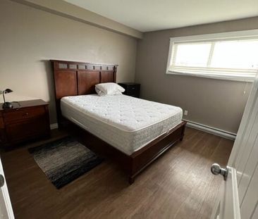 Lexington Manor Furnished - Photo 2