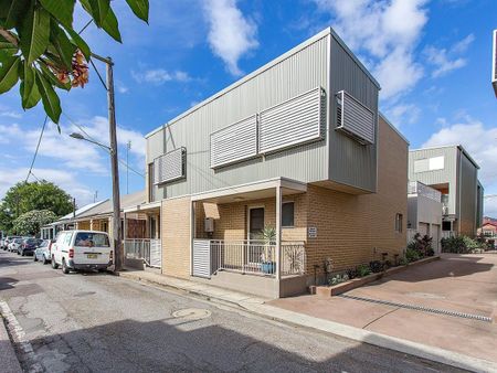 1/124 Young Street CARRINGTON NSW 2294 - Photo 3