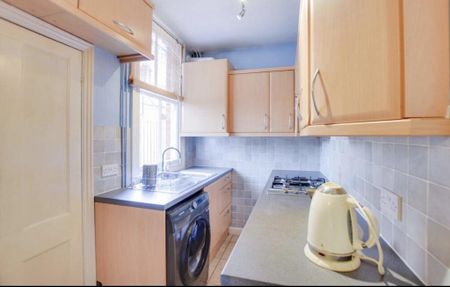 2 bedroom terraced house to rent - Photo 2