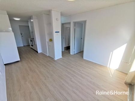 Convenient Living in the Heart of East Gosford! - Photo 4