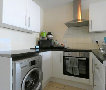 1 bedroom ground floor flat to rent - Photo 2