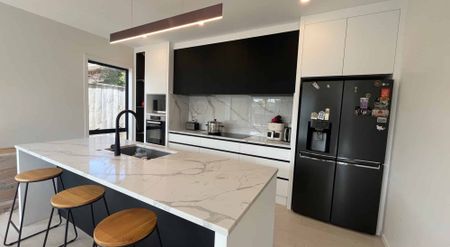 Stunning Summit Residence - Photo 3