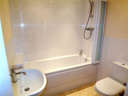 Cedar Close, Old Stratford, Milton Keynes, MK19 - Photo 2