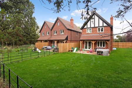 3 bedroom detached house to rent - Photo 4