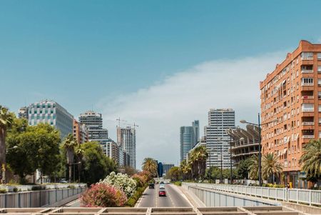 2 bedroom luxury penthouse for rent in Valencia - Photo 5