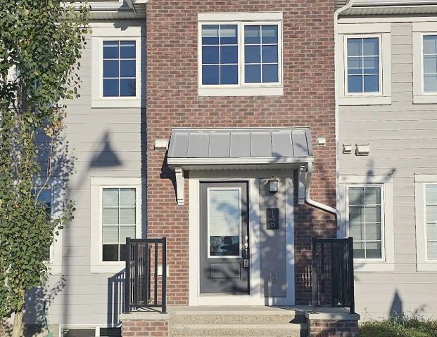 3 Bedroom Townhouse. Master bedroom has Balcony. — 3 Bedrooms Townhouse - Photo 1