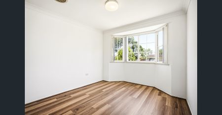 Freshly Updated Family Home in a Quiet Location - Photo 2