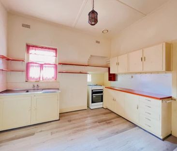 2 Bed, 1 Bath - Photo 4